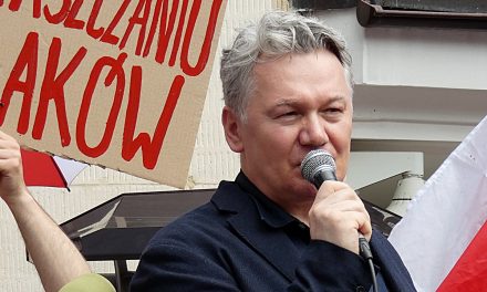 Warszawa. Protest przeciwko zmianie Konstytucji RP i wywłaszczaniu Polaków