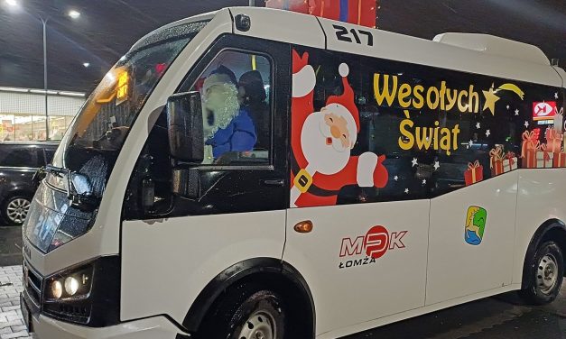 Świąteczny autobus Miejskiego Przedsiębiorstwa Komunikacji w Łomży