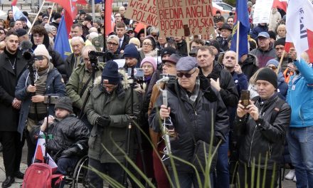 Stop Masowej Imigracji – marsz  Konfederacji Korony Polskiej w Warszawie