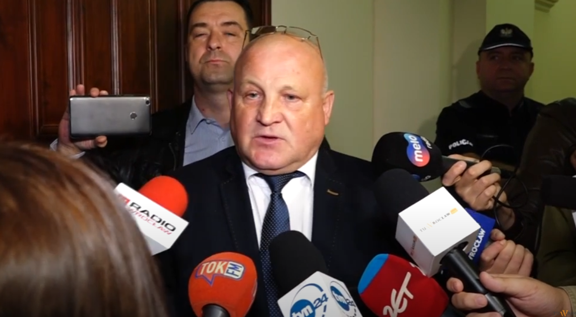 Piotr Rybak – patriota niszczony przez system opowiada o swoim dramacie