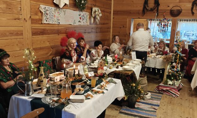 Smaki Podlasia, tradycja i magia świąt. Konkurs „Tradycyjny Stół Wigilijny” w Folwarku Nadawki (wideo)