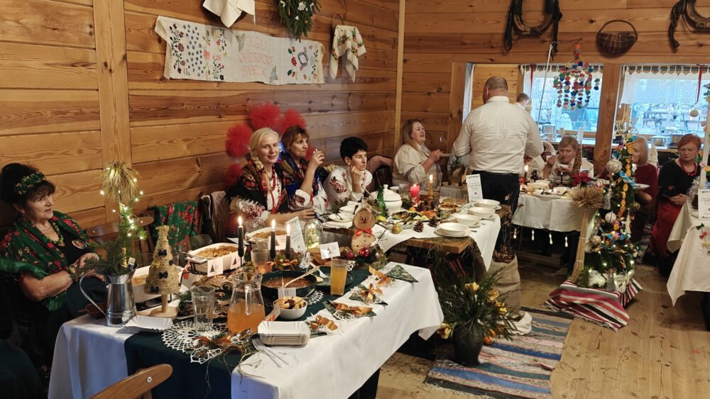 Smaki Podlasia, tradycja i magia świąt. Konkurs „Tradycyjny Stół Wigilijny” w Folwarku Nadawki (wideo)