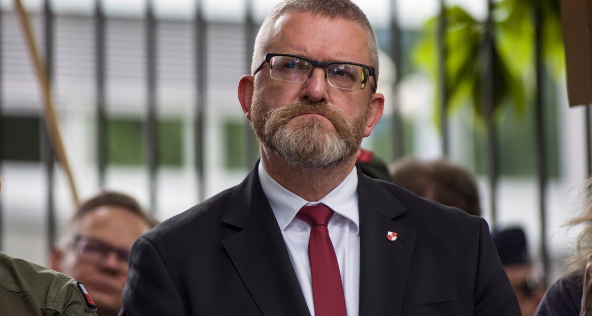 Grzegorz Braun: Prawdziwy patriota czy „antysystemowiec systemu”? Zaskakujące tezy w programie „Rozmowy Polaków”